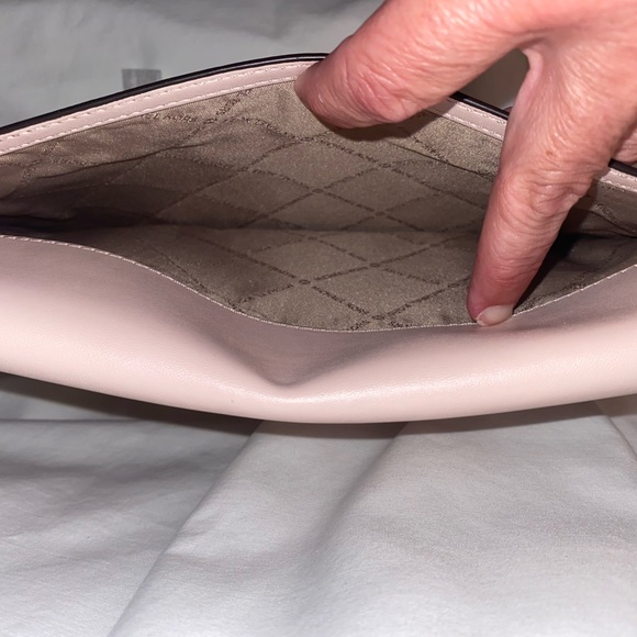 Authentic NWOT Michael Kors Blush Pink XL Monogram Clutch Handbag - Picture 8 of 8